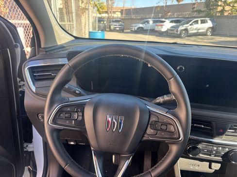 Used 2025 Buick Encore GX Preferred image 34
