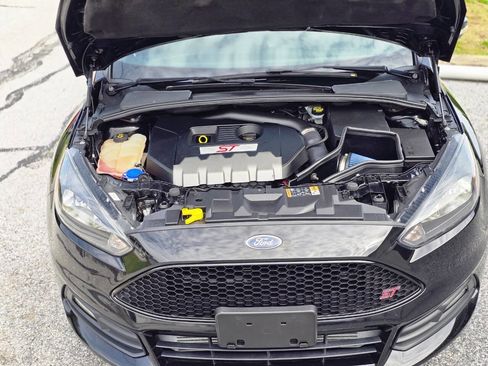 Used 2018 Ford Focus ST FWD image 11