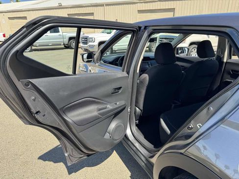 Used 2021 Nissan Kicks S image 19