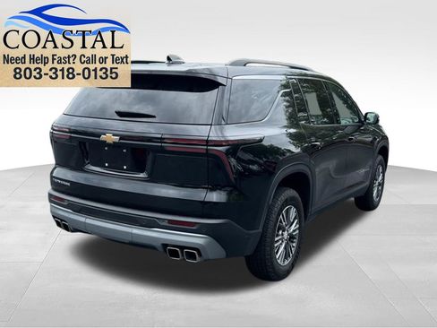 Used 2025 Chevrolet Traverse LT FWD image 6