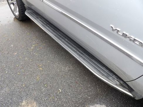 Used 2017 GMC Yukon SLT w/ Premium Edition image 21