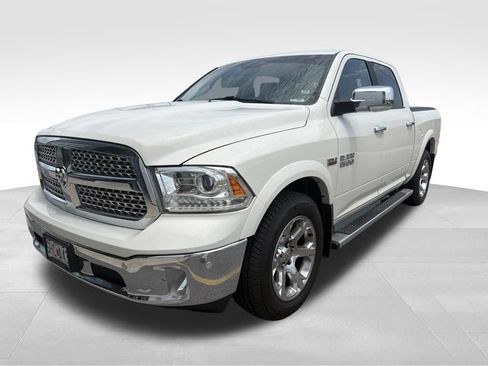 Used 2017 RAM 1500 Laramie w/ Convenience Group AWD/4WD image 8