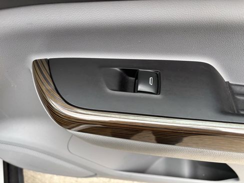 Used 2019 GMC Acadia SLE image 30