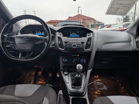 Used 2017 Ford Focus ST image 18