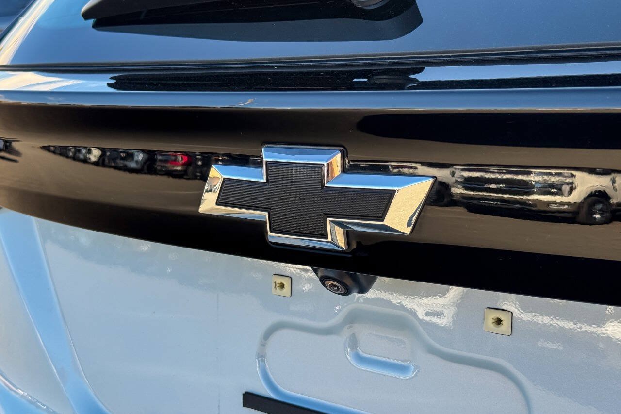 Used 2022 Chevrolet Bolt EUV LT w/ Convenience Package FWD image 13