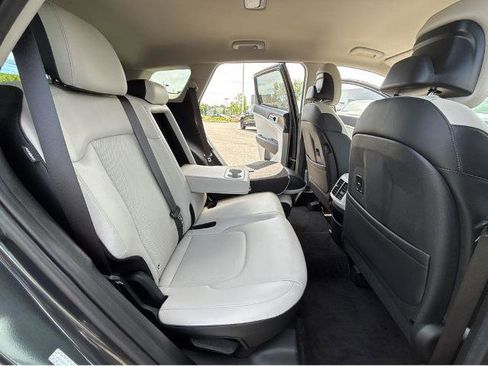 Used 2024 Kia Sportage EX FWD image 7