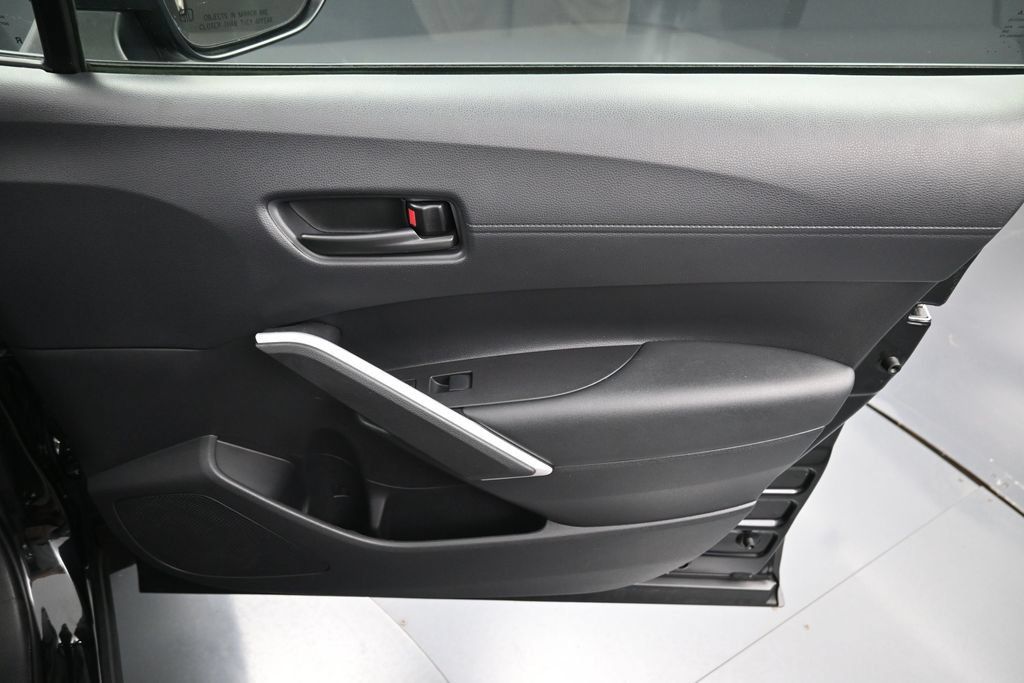 Used 2025 Toyota Corolla Cross LE FWD image 32