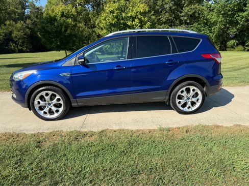 Used 2016 Ford Escape Titanium w/ Equipment Group 301A AWD/4WD image 2