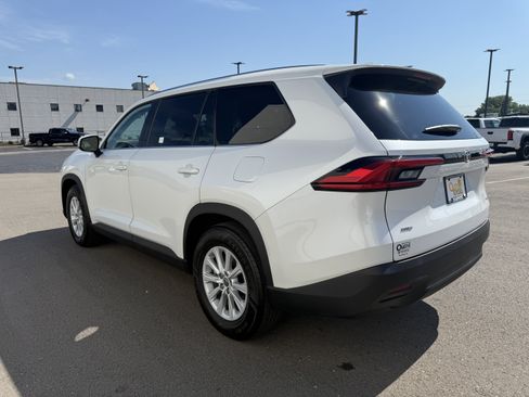 Certified 2024 Toyota Grand Highlander AWD image 3