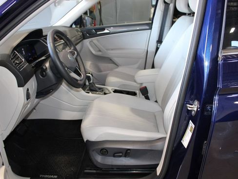 Used 2024 Volkswagen Tiguan SE AWD/4WD image 9