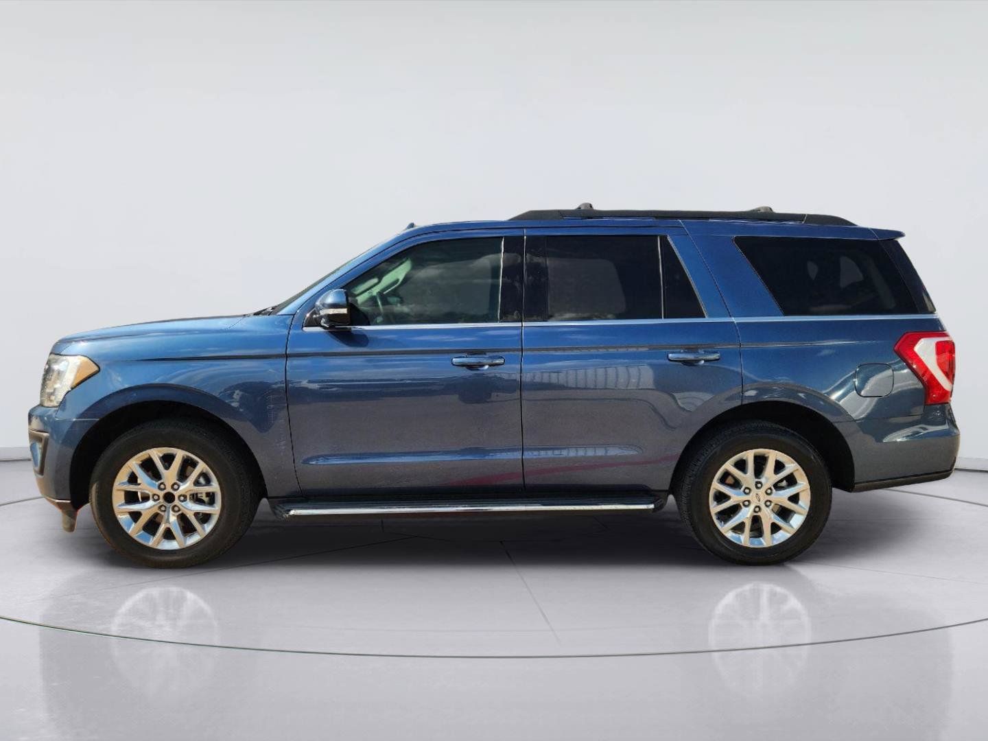 Used 2020 Ford Expedition XLT w/ Equipment Group 202A RWD image 4