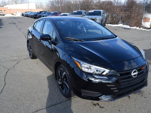 New 2025 Nissan Versa SR w/ Trunk Package image 4