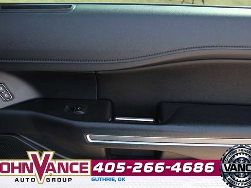 Used 2021 Ford Expedition XLT image 16