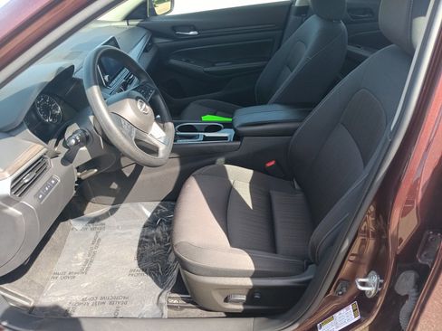 Used 2024 Nissan Altima 2.5 SV image 10