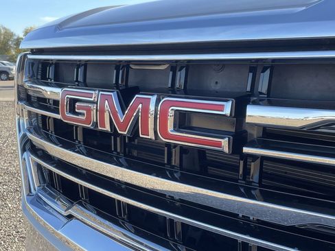 Used 2023 GMC Yukon XL SLT image 32