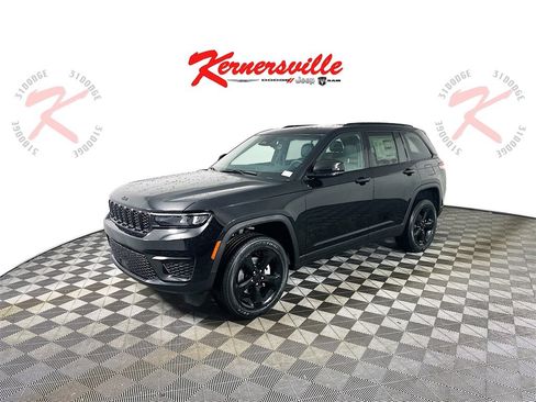 New 2025 Jeep Grand Cherokee Altitude image 3