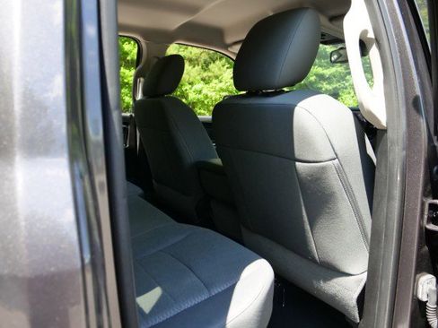 Used 2014 RAM 1500 Express RWD image 26
