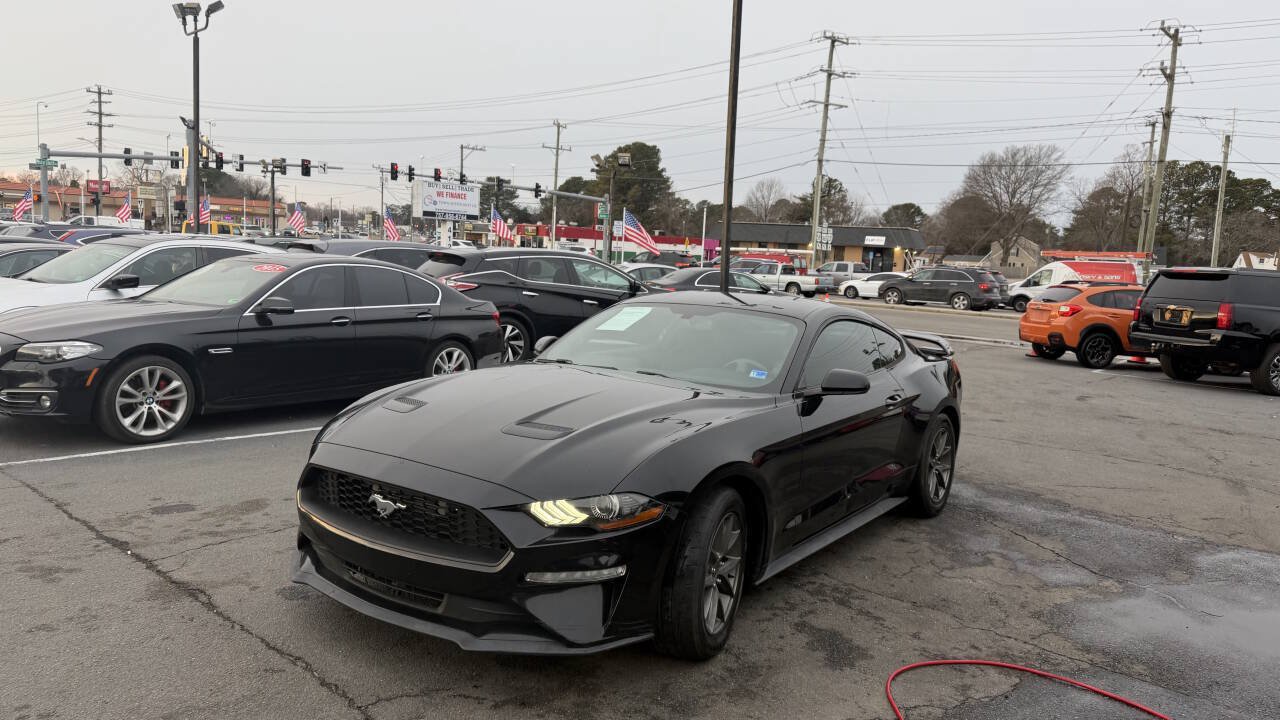 Used 2018 Ford Mustang Coupe RWD image 9