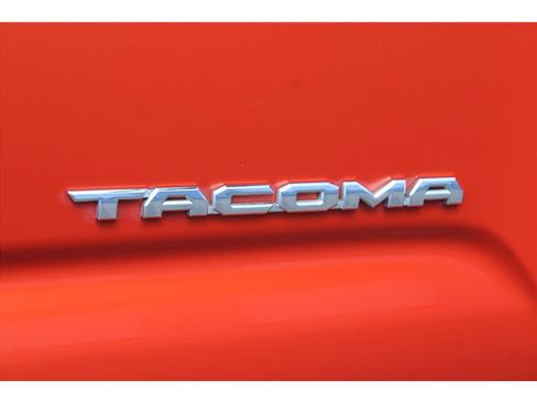 Used 2017 Toyota Tacoma TRD Sport w/ Premium & Technology Package AWD/4WD image 35