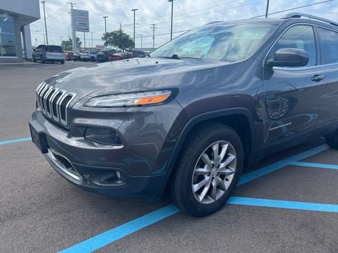 Used 2018 Jeep Cherokee Limited AWD/4WD image 2