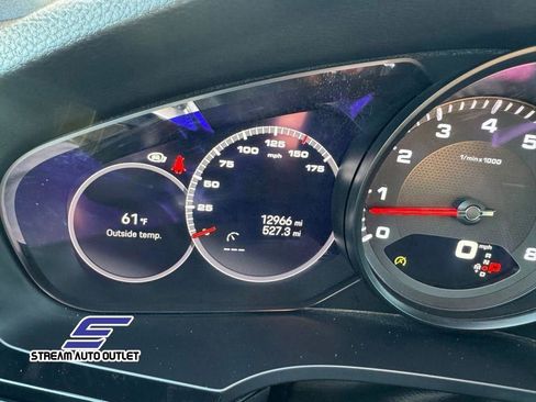 Used 2023 Porsche Cayenne Platinum Edition image 27