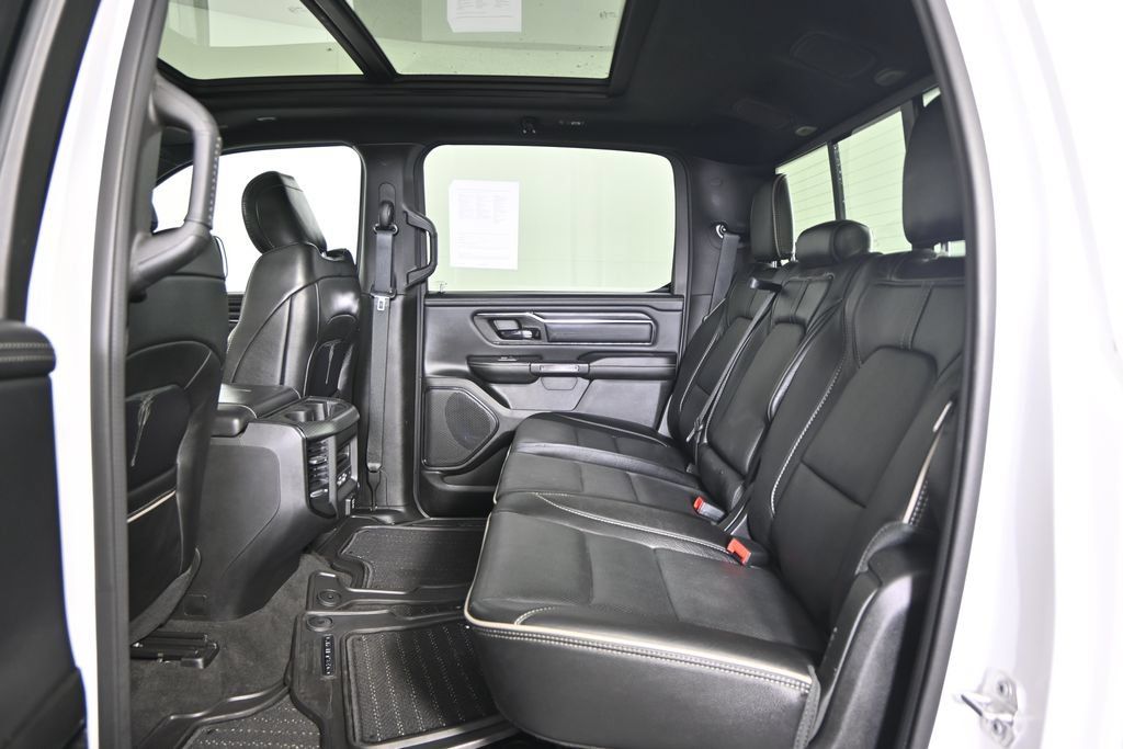 Used 2022 RAM 1500 Limited w/ Body-Colour Bumper Group AWD/4WD image 17