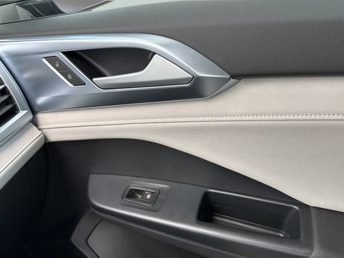 New 2026 Volkswagen Taos SE FWD image 14