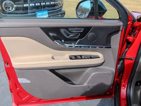 Used 2023 Lincoln Corsair Reserve image 11