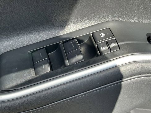 Certified 2024 Toyota Highlander XLE image 20