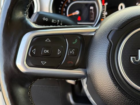 Used 2020 Jeep Wrangler Unlimited Sahara image 28