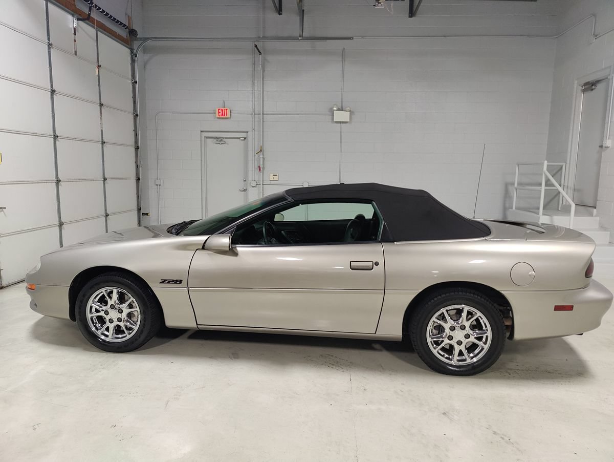 Used 2002 Chevrolet Camaro Z28 RWD image 21