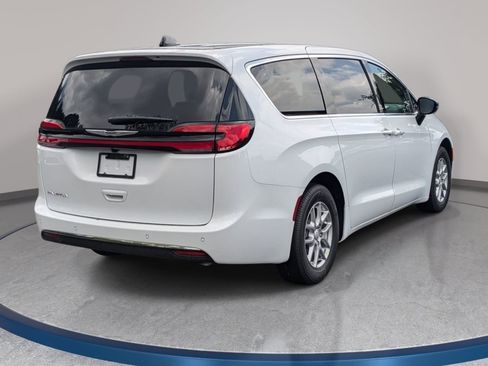New 2026 Chrysler Pacifica Select FWD image 5