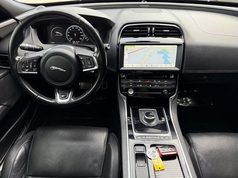 Used 2018 Jaguar XE S RWD image 22