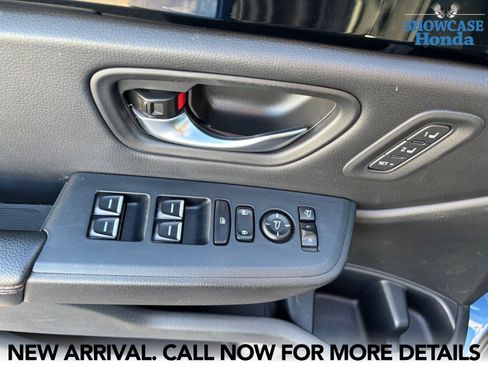 Used 2025 Honda Pilot TrailSport image 14