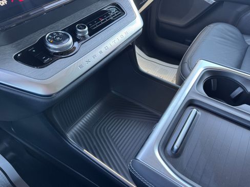 Used 2025 Ford Expedition Max Platinum image 24