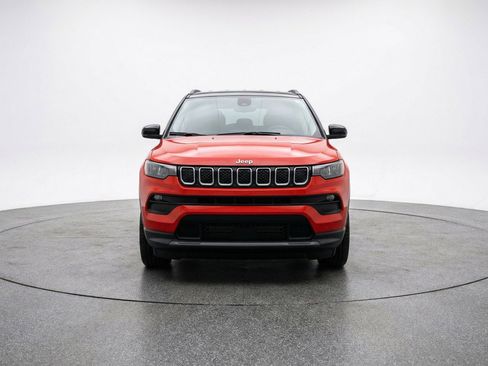 Used 2025 Jeep Compass Limited AWD/4WD image 2