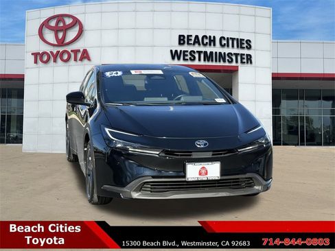 Used 2024 Toyota Prius LE image 3