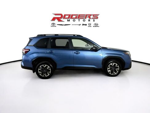 Certified 2025 Subaru Forester Premium w/ Convenience Package #1 AWD/4WD image 9