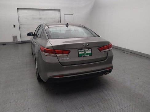 Used 2018 Kia Optima LX w/ 17" Alloy Wheels Package FWD image 6