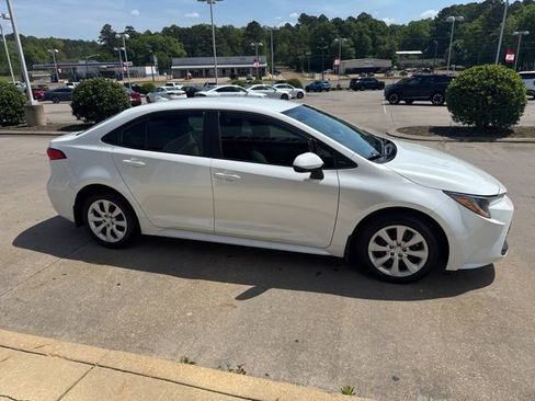 Used 2026 Toyota Corolla LE FWD image 6