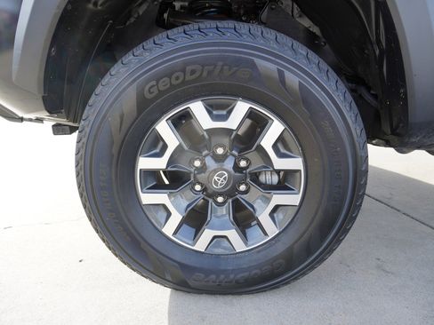 Certified 2023 Toyota Tacoma TRD Off-Road w/ Technology Package image 13