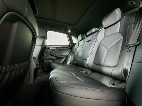Certified 2026 Porsche Macan AWD/4WD image 23