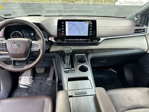 Certified 2024 Toyota Sienna Platinum image 20