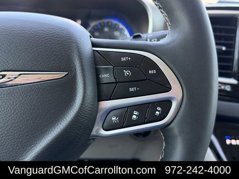 Used 2024 Chrysler Pacifica Touring-L FWD image 16