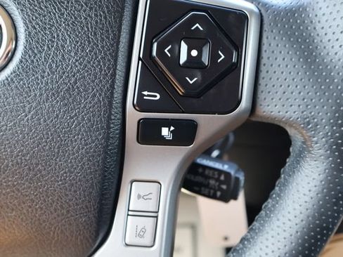 Used 2020 Toyota 4Runner SR5 AWD/4WD image 6