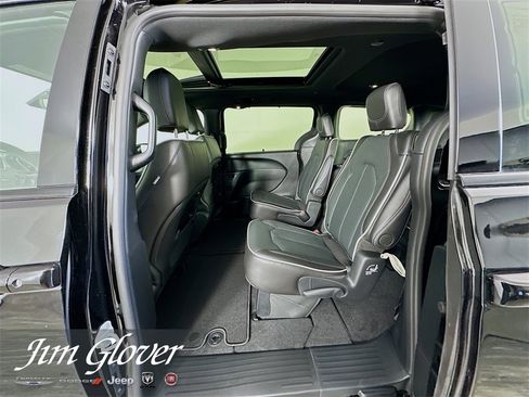 New 2026 Chrysler Pacifica Limited w/ S Appearance Package image 14