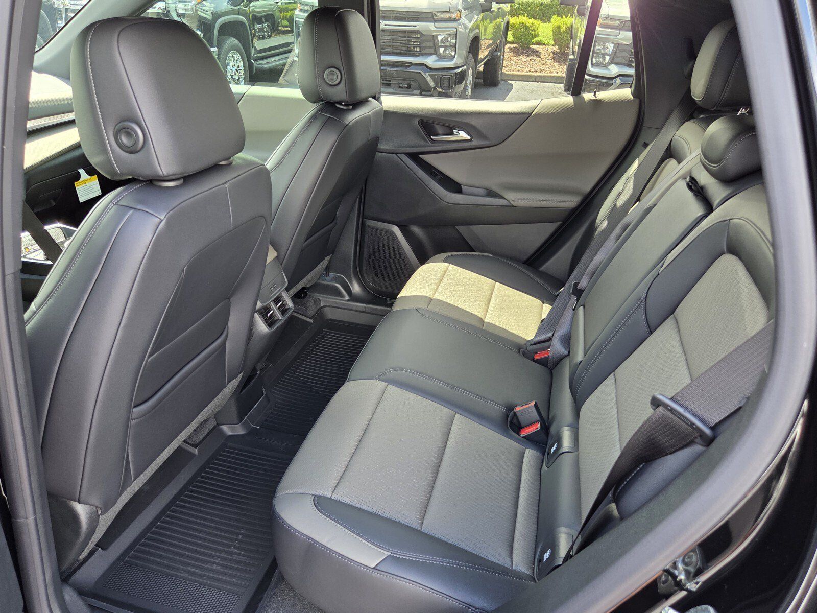 New 2027 Chevrolet Equinox LT FWD image 6