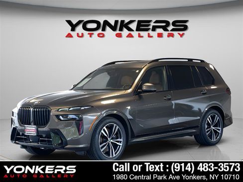 Used 2023 BMW X7 xDrive40i w/ M Sport Package AWD/4WD image 3
