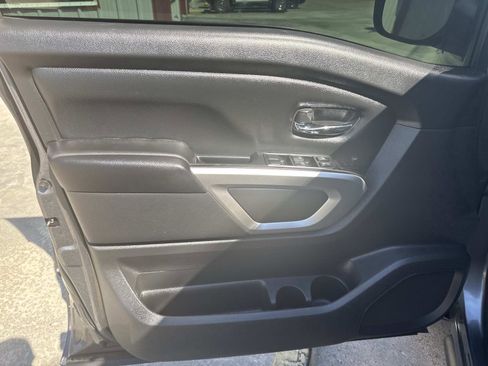 Used 2024 Nissan Titan SV w/ SV Convenience Package image 18