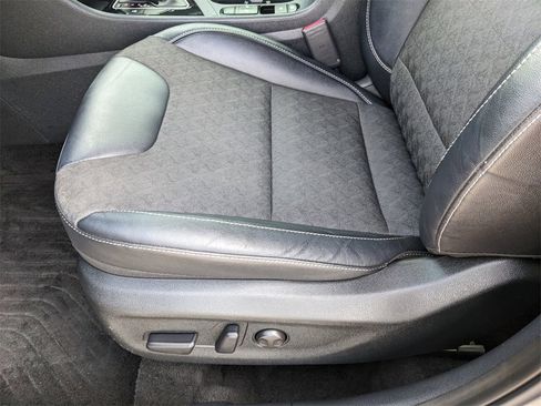 Certified 2022 Kia Niro EX image 22